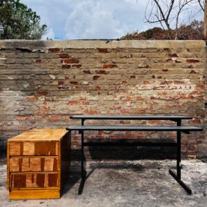 Escritorio con tapa en MDF + mesa de luz 3 cajones