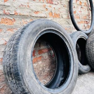 Lote x3 cubiertas de auto, cubierta de moto y 1 rueda