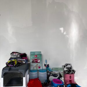 Lote x3: baño para gato, collares, ropa para mascota, comedero y otros