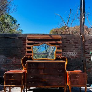 Juego de dormitorio Francés: cama 2 plazas, cómoda, mesas de luz y espejo