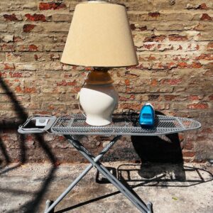 Lote x3: aspiradora para auto, tabla de planchas y lámpara