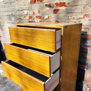 Cómoda en MDF 3 cajones 2 puertas