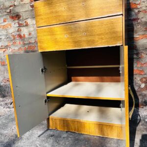 Cómoda en MDF 3 cajones 2 puertas