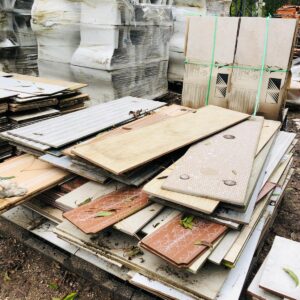 Lote x15 m2 de cerámicas varias + otros