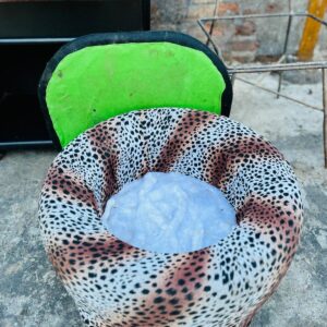 Lote x5: silla en hierro, rack para TV, baúl animal print y otros