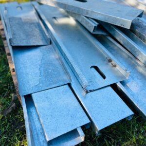 Pallet con recortes de perfiles galvanizados