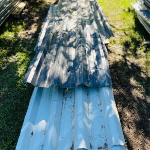 Pallet con recortes de chapa trapecio: 1,95x1,04 m a 4,94x0,66 m