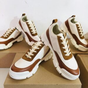 Lote x5 pares de calzados de dama. Algunos en cuero. Talles: 36, 38 y 39