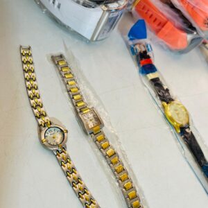 Lote x45 relojes pulsera, diseños y tamaños variados