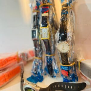 Lote x45 relojes pulsera, diseños y tamaños variados
