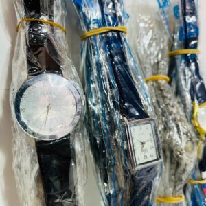 Lote x45 relojes pulsera, diseños y tamaños variados