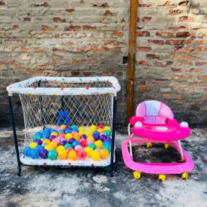 Corral con pelotitas y andador