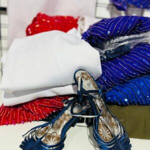 Lote x26 prendas de fiesta: vestidos, chaquetas, pollera y otros
