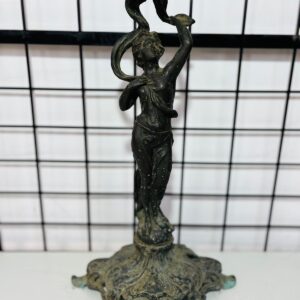 Antiguo candelabro en metal