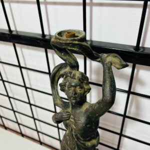 Antiguo candelabro en metal