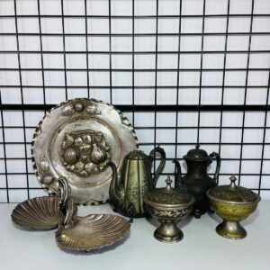 Lote x6 piezas en metal: bandeja, tetera, fuente y otros