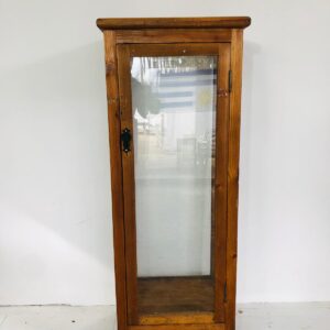 Vitrina en pinotea 1,47x0,55x0,47 m