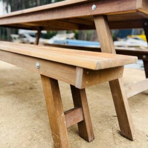 Mesa de jardín en madera con bancos, plegables