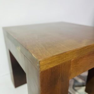 Mesa ratona en madera: 60x60x50 cm