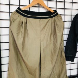 Lote x100 prendas: shorts, camperas, pantalones, remeras, calzas, jeans, gorros y otros