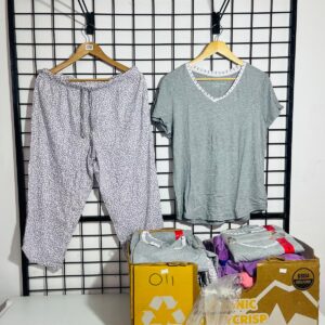 Lote x24 pijamas de dama, 2 y 3 piezas colores varios