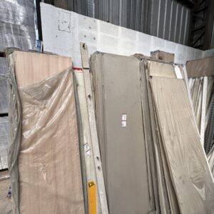 Gran lote de mobiliario desarmado, Cocinas Proyectadas (PRECIO EN DÓLARES)