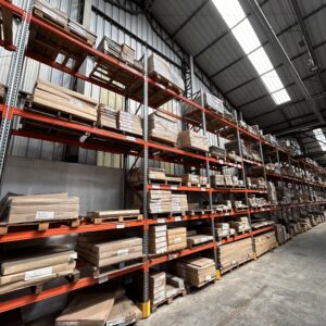 Gran lote de mobiliario desarmado, Cocinas Proyectadas (PRECIO EN DÓLARES)