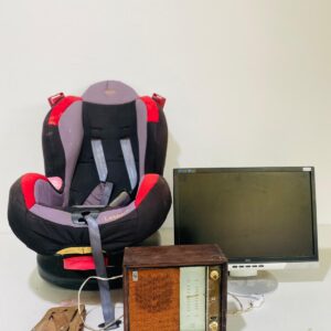 Lote x3 artículos: silla de bebé, monitor de pc NOC, radio antigua