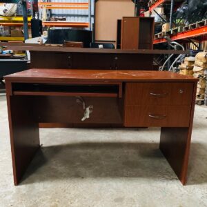 Escritorio en mdf 2 cajones, color marrón