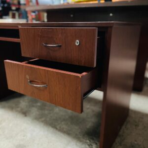 Escritorio en mdf 2 cajones, color marrón