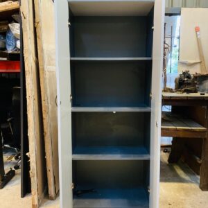 Biblioteca 2 puertas 4 estantes, en mdf color gris 1,80x0,74x0,40 m