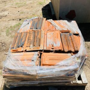 Lote x100 tejas, algunas con detalles