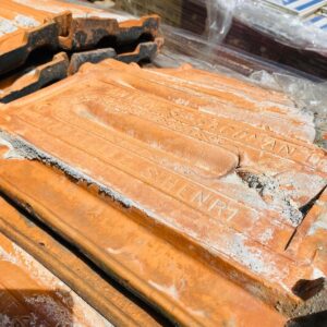 Lote x112 tejas, algunas con detalles