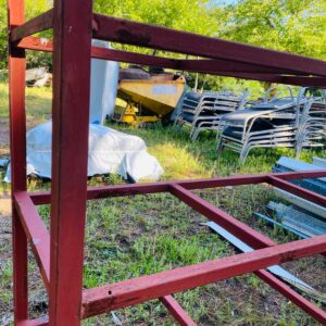 Estantería en hierro, color bordó 2,0x1,97x0,52 m