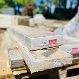 Lote x16 mt2 de piso flotante y cerámicas