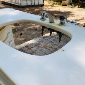 Mesada en mármol + bajo mesada (para baño)