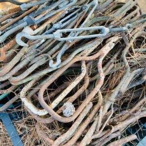 Pallets con tensores y enganches para escalerillas