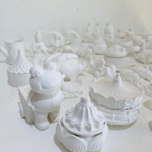 Lote x81 figuras de yeso