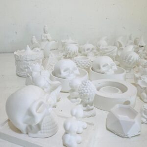 Lote x91 figuras de yeso