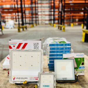 Lote x13 focos led varias marcas: 50,150 y 200 W LOUIS WALDEN, OMIO, VIVION