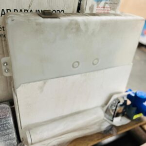 Lote x17 u: cisterna de empotrar y botones de cisterna para pared.