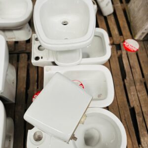 Lote x5 u: bidet, cisterna mochila y inodoro
