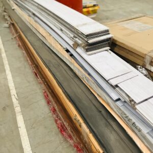 Lote x 119 unidades de cielorraso de pvc, colores varios