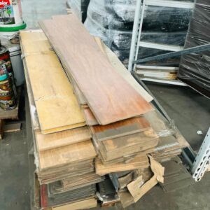 Lote x200u aprox de piso flotante y vinilico