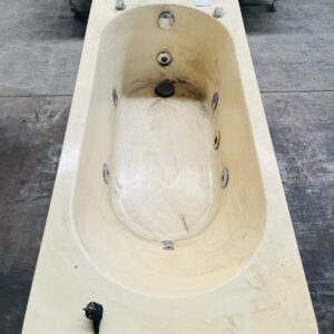 Jacuzzi en fibra: con motor y grifería