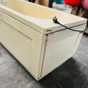 Jacuzzi en fibra: con motor y grifería