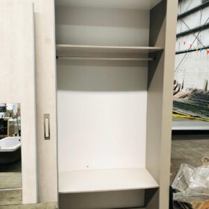 Ropero en MDF con puertas corredizas, color beige