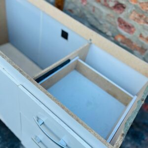 Mueble bajo mesada 3 cajones 2 puertas, color blanco