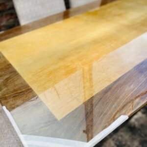 Juego de comedor: mesa en madera y vidrio + 5 sillas