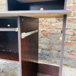 Escritorio en mdf, marrón oscuro